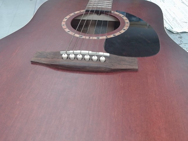 Guitare rouge sans case
