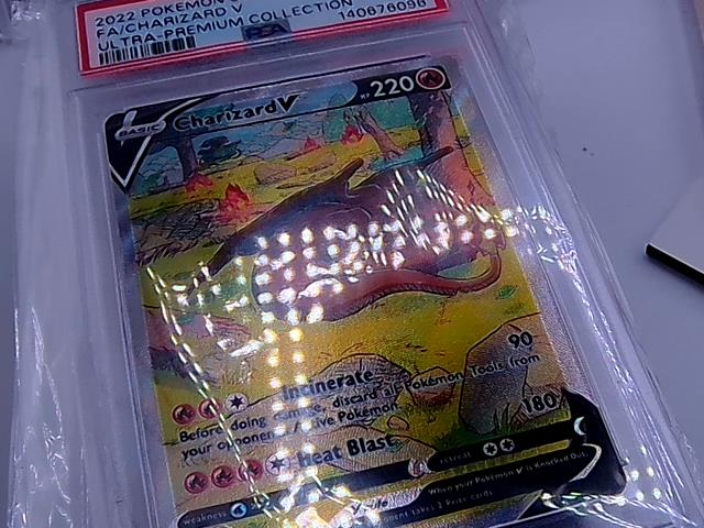 CHARIZARD ULTRA PREMIUM COLLECTION