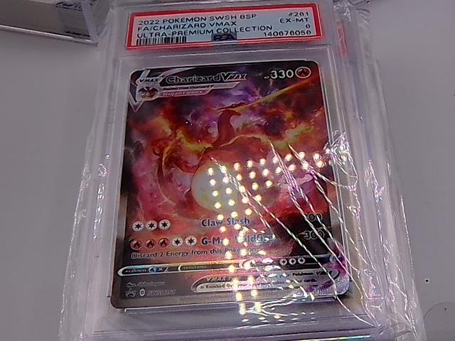 CHARIZARD VMAX 261 PSA 6