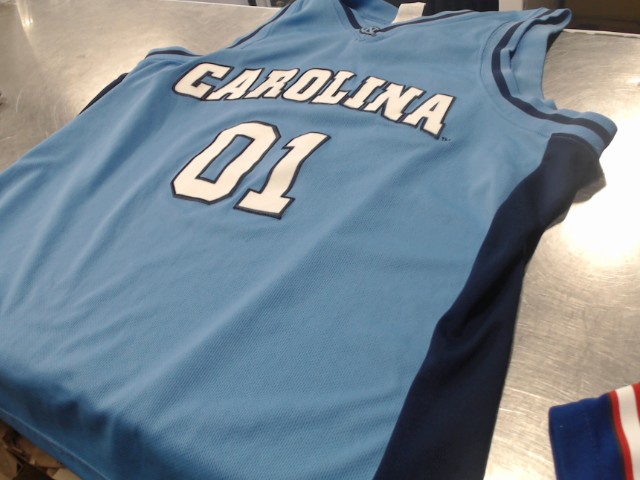 Chandail foot locker carolina 01