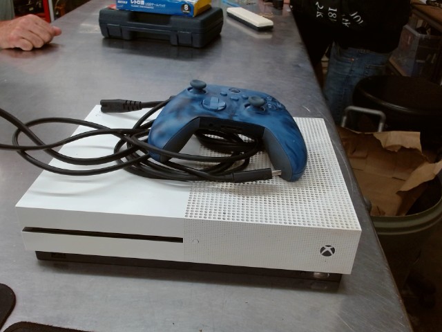 Xbox one s avecx fil et namette