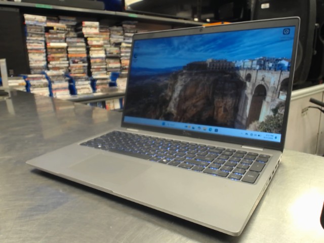 16gb ram/ 1.2tb ssd / intelcore ultra 7