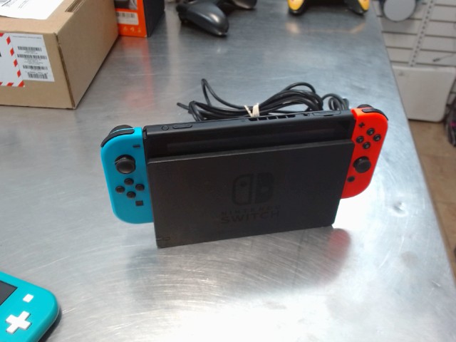 Nintendo switch + dock + chargeur
