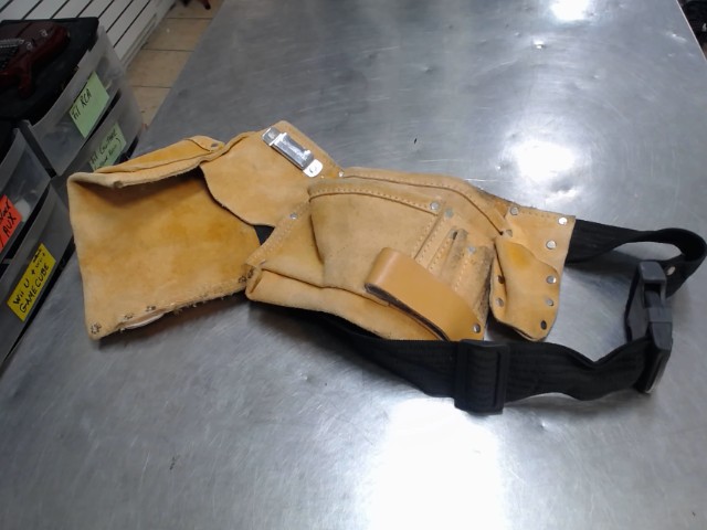 Pochette a outils beige