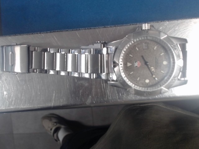Montre tag heuer cadran gris pro