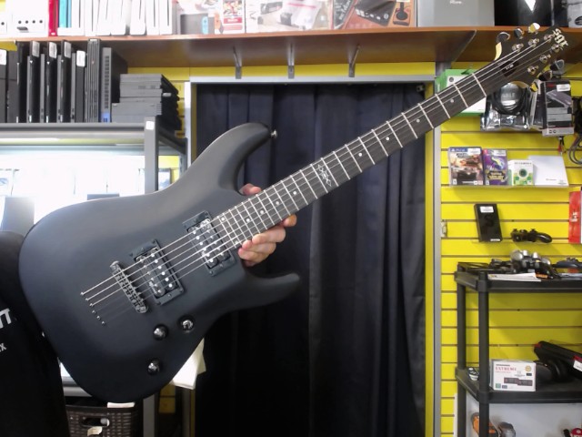 Guitare electrique noire