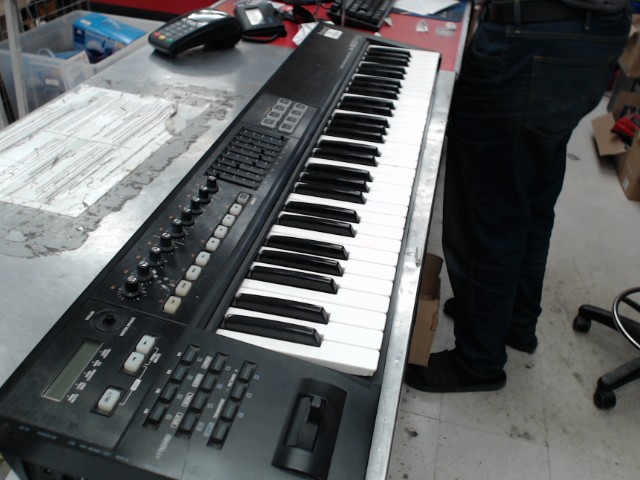 Roland a-800pro synth