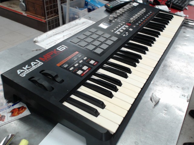 Keyboard akai professional mpk 61