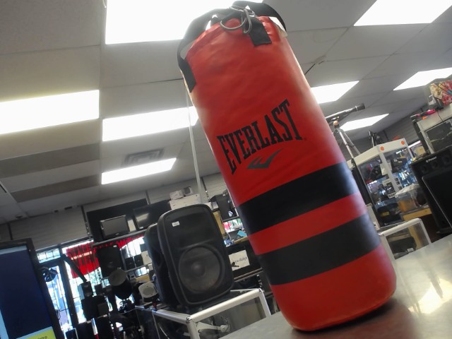 Punching bag rouge