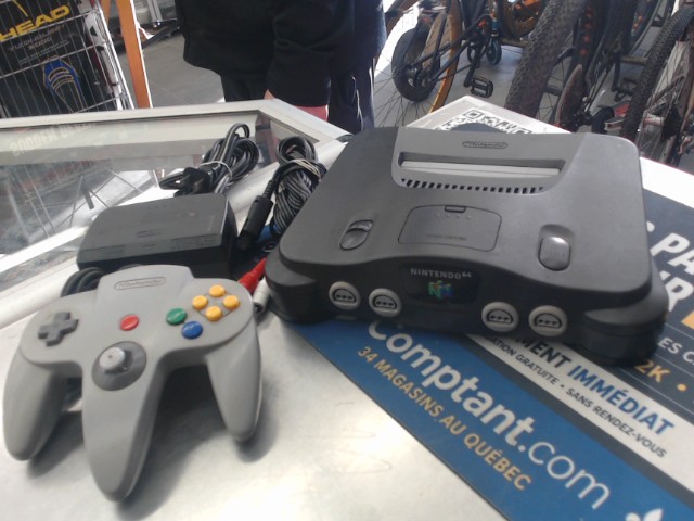 Nintendo 64 noir avec manettes + jeu