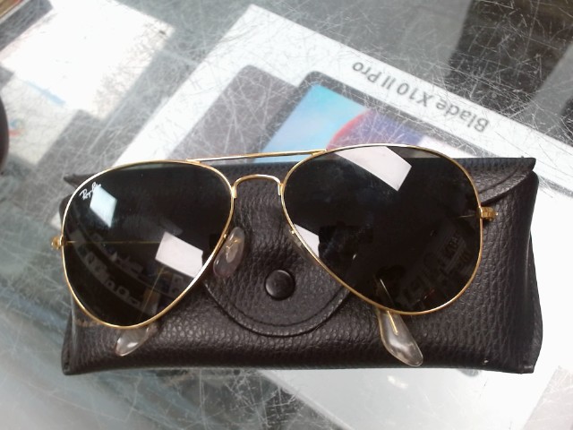 Lunette rayban avec le caise
