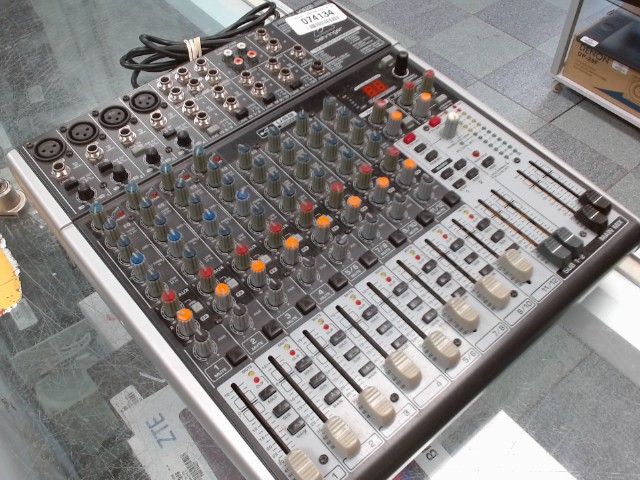Mixer behringer 16 entr�es