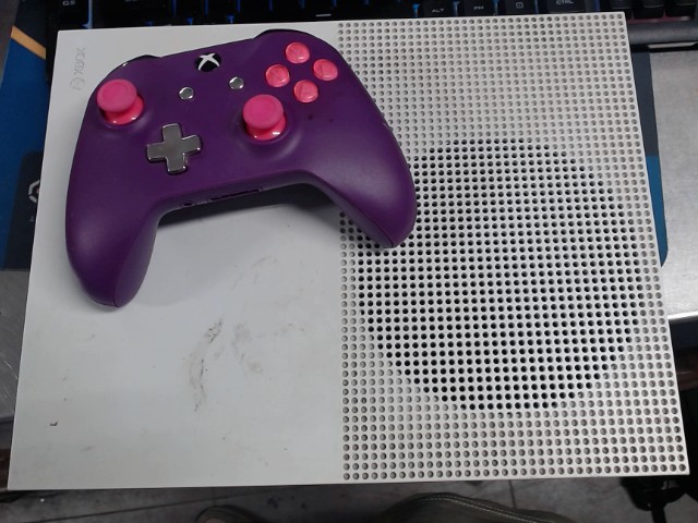 Xbox one s avec fils et manette