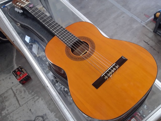 Guitare acoustique 6 cordes+case dur