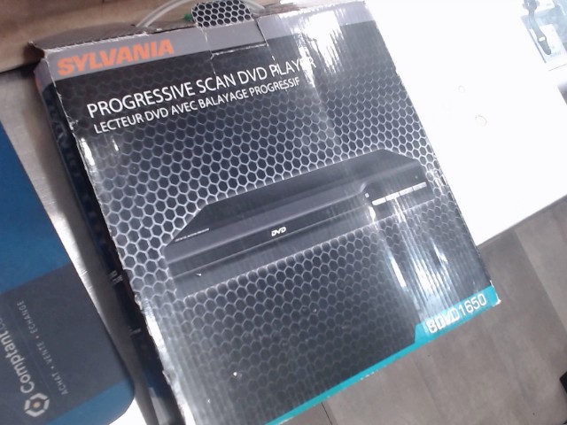 Lecteur dvd neuf en boite + manette