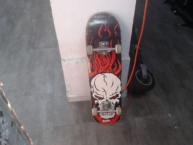 Skatebaord desing crane en feu