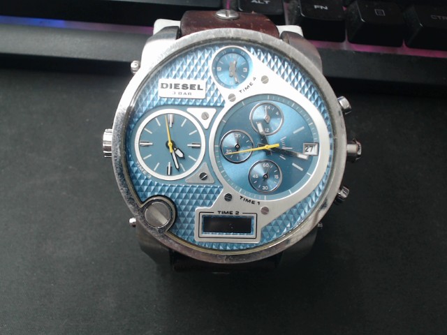 Montre grosse face bleu pale strap cuir