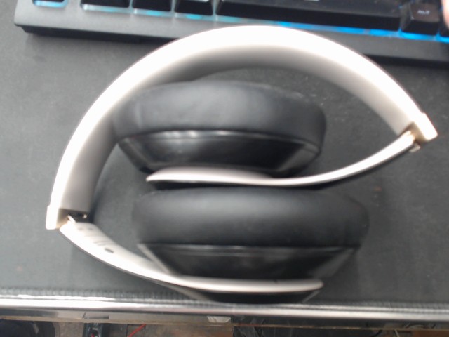 Beats studio pro black top white under