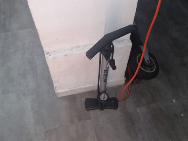 Pump a velo gris