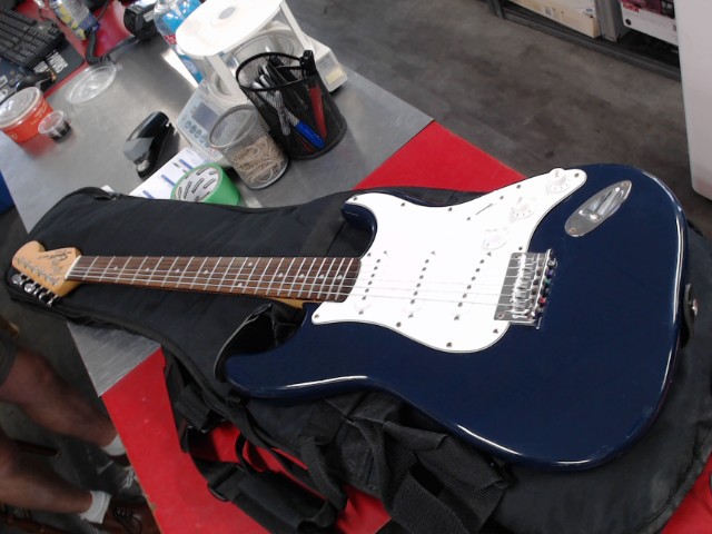 Guitare electrique�bleu+case