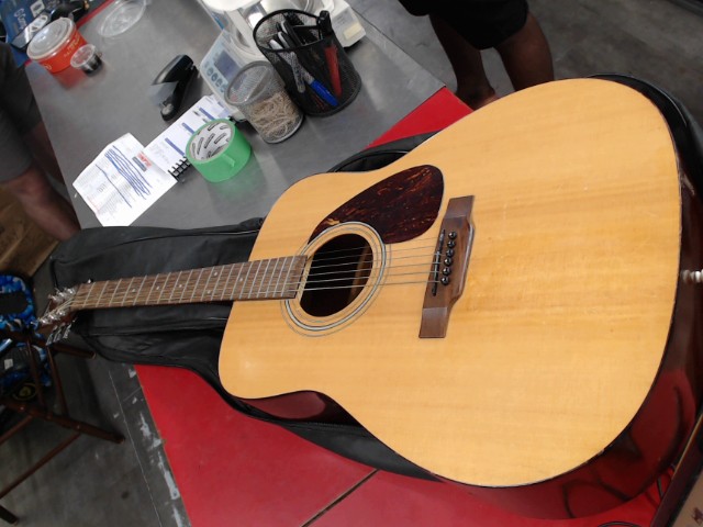 Guitare acoustique+case