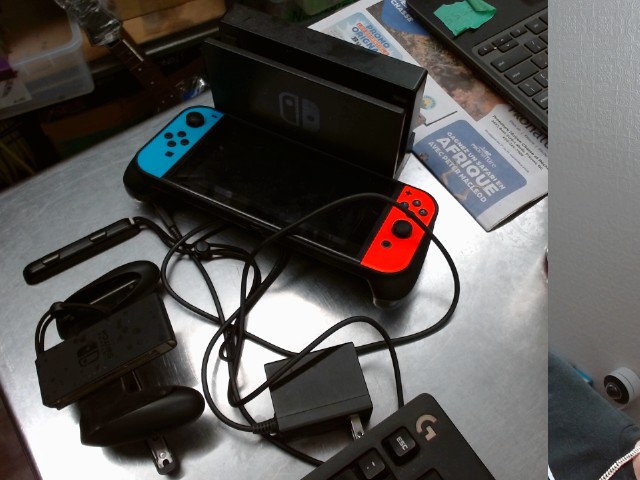 Console avec doc et manette
