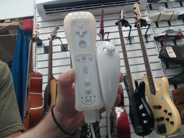 Manette wii mote plus avec nunchuck