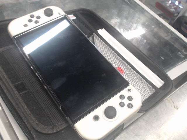 Nintendo switch oled avec etui+case