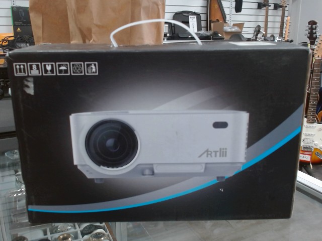 Projecteur artlii come in box