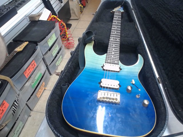 Guitar electrique ibanez blue ds case