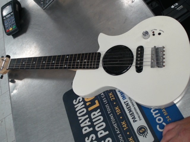 First act discovery guitare elec speaker