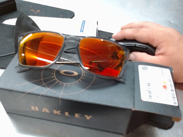 Lunette okley verre rouge