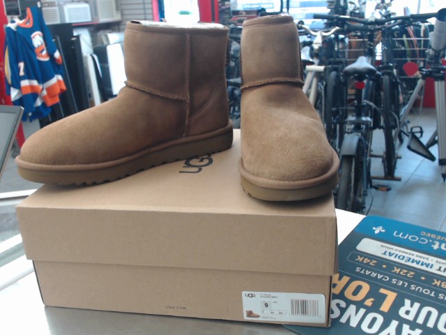 Classic mini boot for women in box