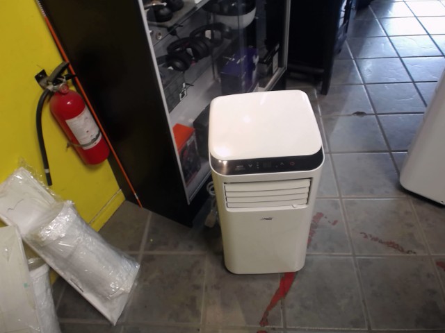 Climatiseur portatif 10000btu +accessoir