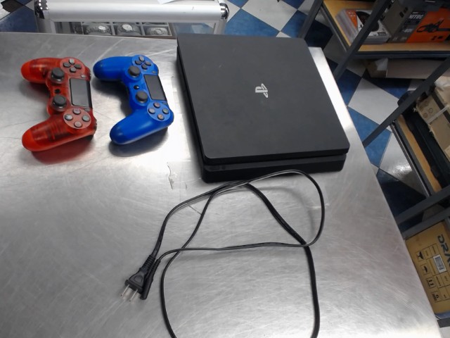 Ps4 console + 2 manette