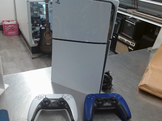 Ps5 silm avec deux manette + cable