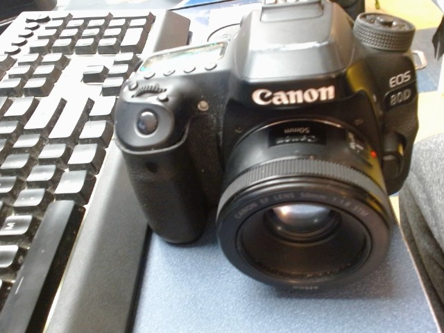 Camera sans chargeur avec lense 50mm