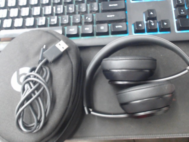 Beat solo 3 noir wireless +pouch