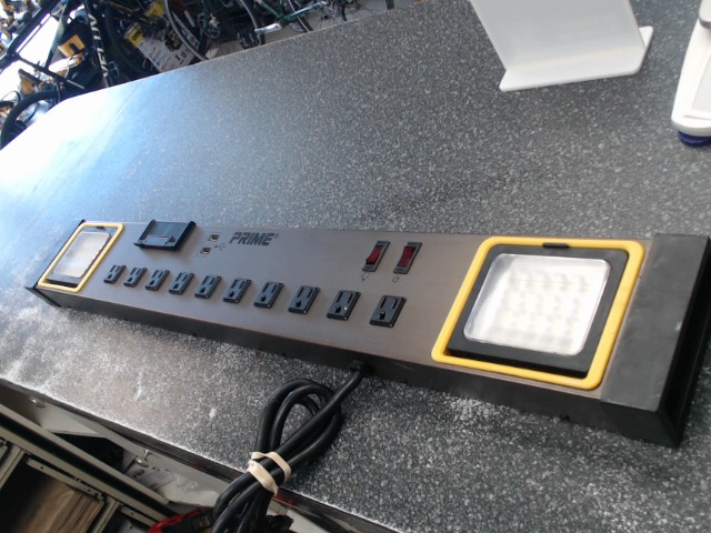Power bar a 10 outlet avec des floodligh