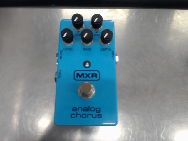 Analog chorus pedal