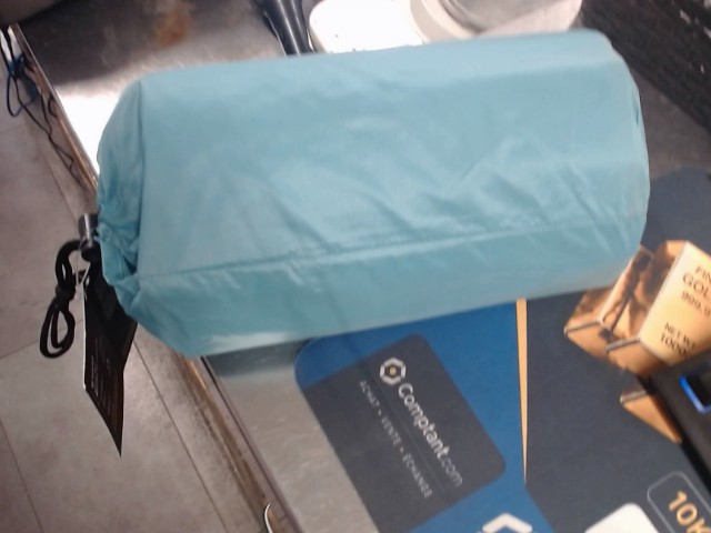 Sleeping bag dans un sac bleu