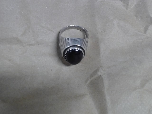 Bague en argent+ pierre rouge