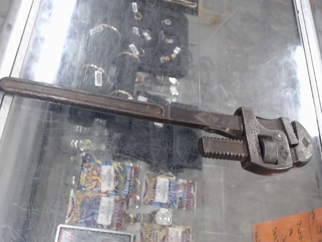 Pipe wrench 18