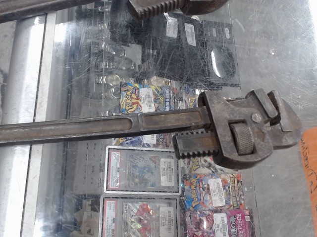 Pipe wrench 14