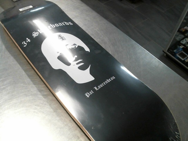 Skate neuf sans trucks