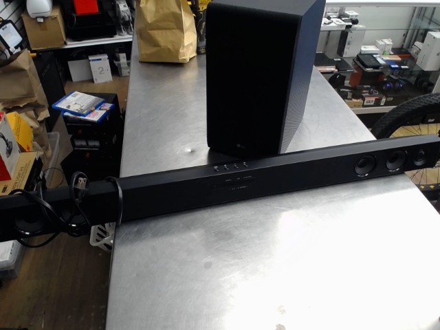 Subwoofer et bar de son lg