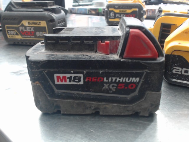 Batterie m18 5ah poussiere
