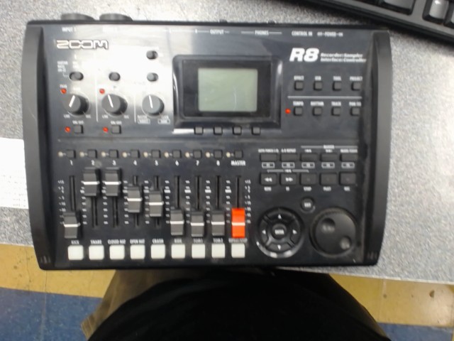 Zoom r8 recorder sampler interface contr