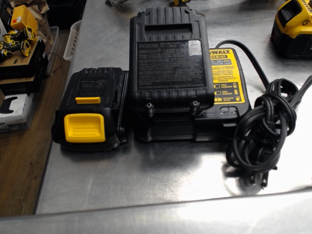 2 batterie et 1 chargeur dewalt