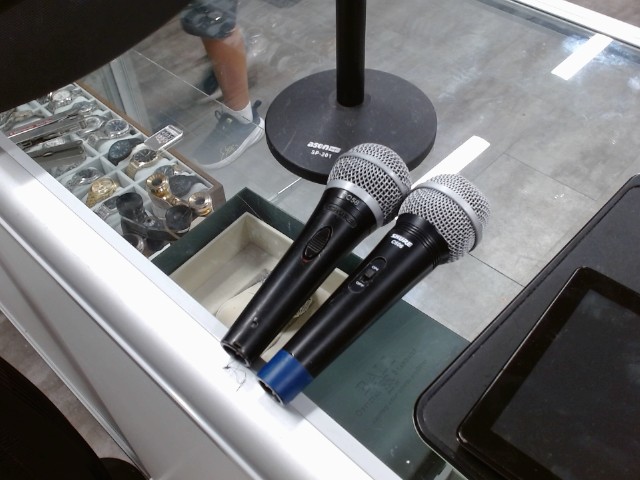 Pair of mic +acc